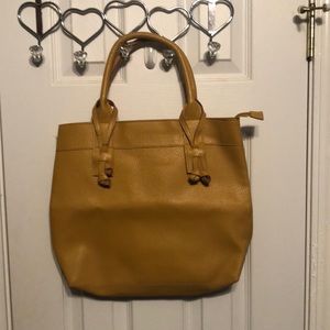 Mustard yellow purse! 👜👛